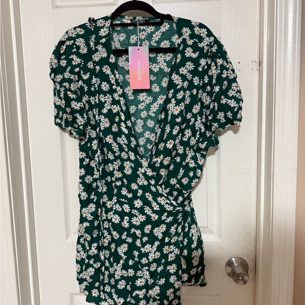 BloomChic Green Daisy Print Wrap Blouse